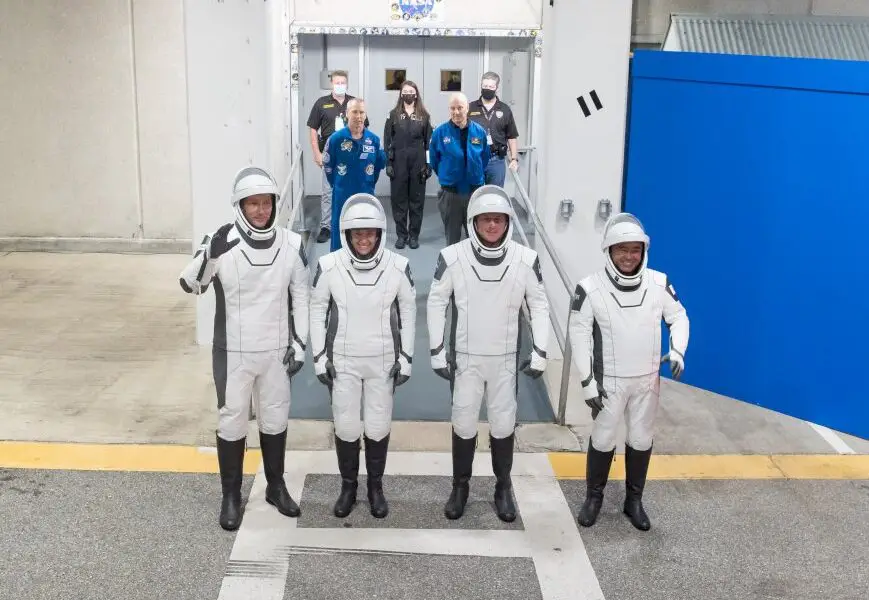 spacex-emmene-quatre-astronautes-vers-la-station-spatiale-internationale