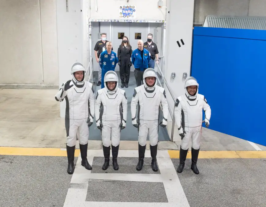 spacex-emmene-quatre-astronautes-vers-la-station-spatiale-internationale