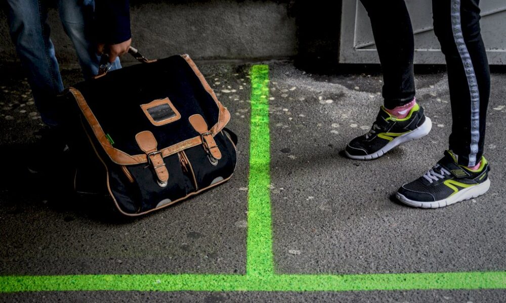 covid-en-france:-dernier-weekend-avant-la-rentree-sur-la-voie-d&rsquo;un-deconfinement-prudent