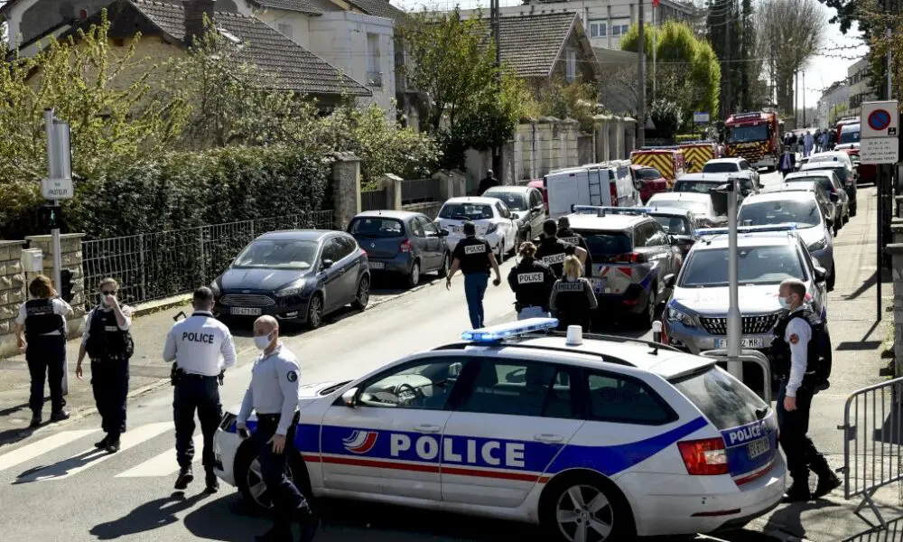 attaque-terroriste-a-rambouillet:-une-fonctionnaire-de-police-tuee,-son-meurtrier-abattu