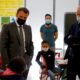 en-visite-dans-une-ecole,-macron-evoque-un-futur-assouplissement-du-couvre-feu