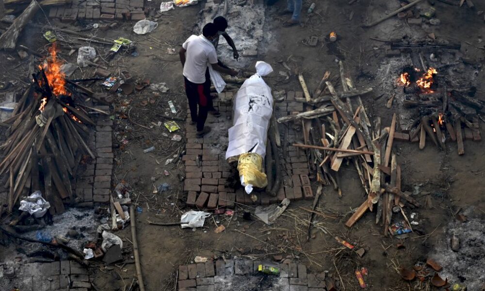 coronavirus:-l&rsquo;aide-internationale-arrive-en-inde,-le-bresil-dit-niet-au-spoutnik