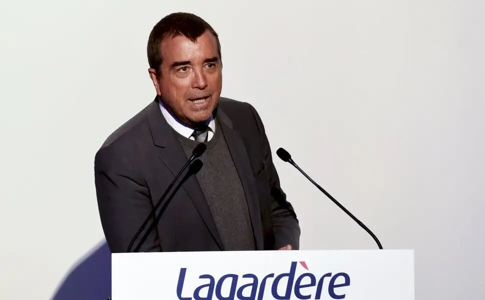 arnaud-lagardere-va-perdre-le-controle-absolu-du-groupe-herite-de-son-pere