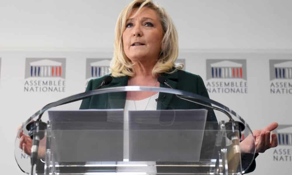tribune-de-militaires:-marine-le-pen-accusee-de-revenir-sur-le-chemin-de-son-pere
