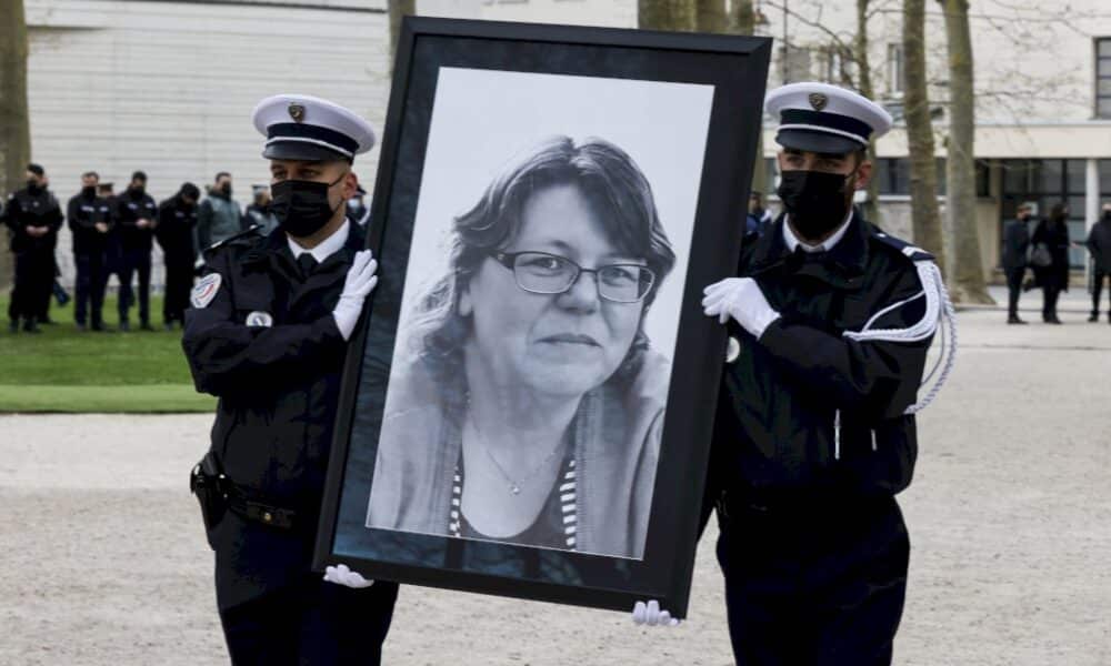 hommage-national-a-la-policiere-tuee-a-rambouillet,-« au-service-de-la-france »