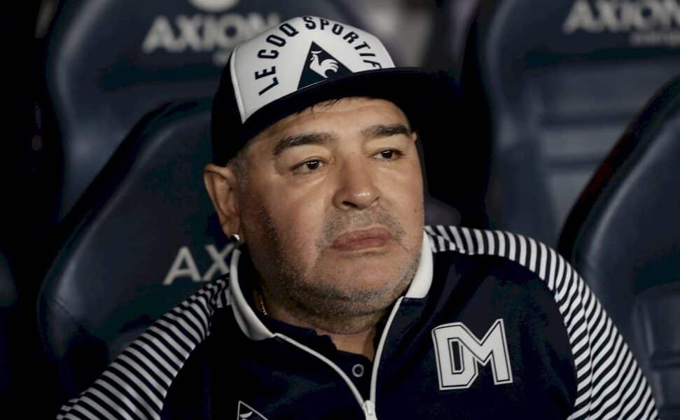 argentine:-maradona-a-agonise,-« abandonne-a-son-sort »-selon-des-experts-medicaux