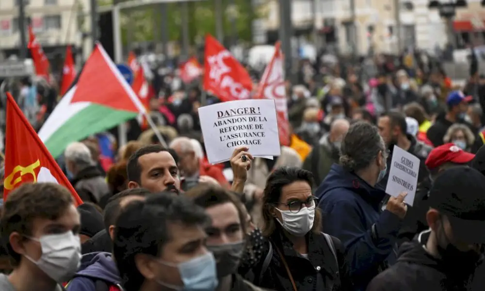 1er-mai-syndical:-des-milliers-de-manifestants-malgre-la-pluie-et-le-covid-19