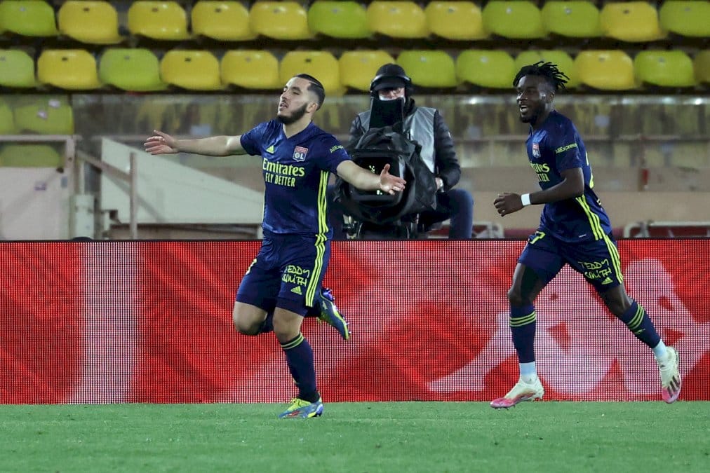 l1:-lyon-assomme-et-talonne-monaco,-qui-laisse-filer-lille-et-paris-en-tete