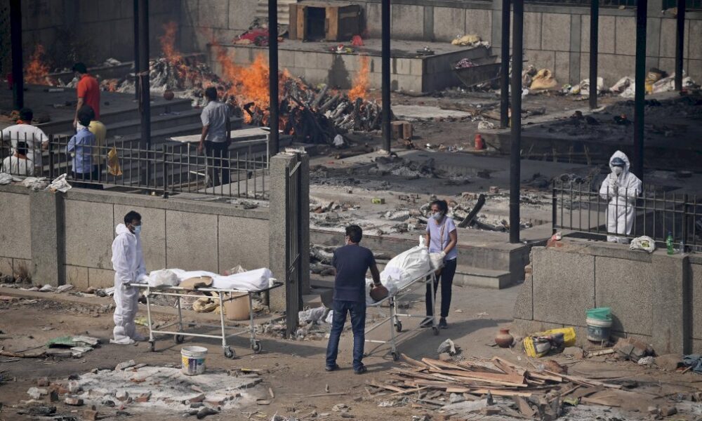 virus:-l&rsquo;aide-internationale-afflue-en-inde,-les-mesures-sanitaires-allegees-en-france-et-en-grece