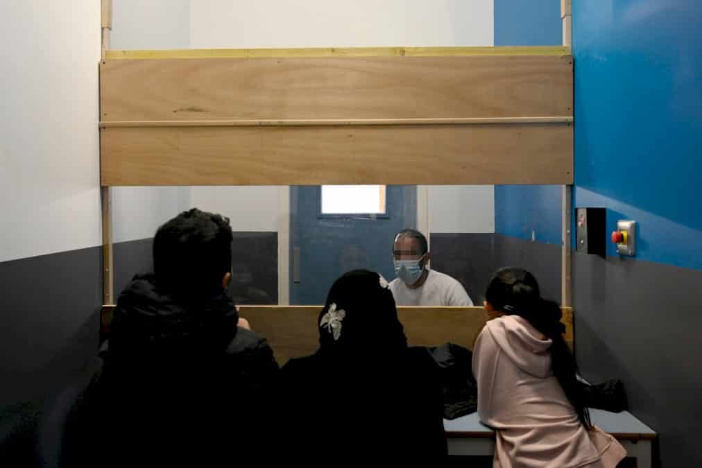 « un-dechirement-permanent »:-en-france,-la-detention-malmene-les-liens-parents-enfants