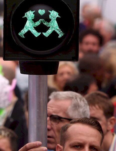 mariages-homosexuels:-des-pretres-allemands-defient-le-vatican