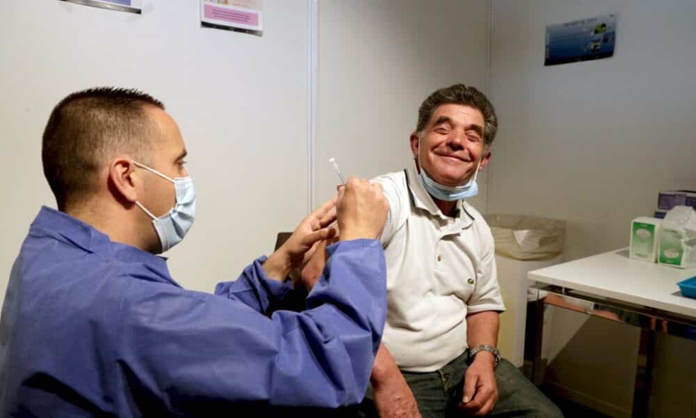 covid-19:-20-millions-de-francais-ont-recu-une-dose-de-vaccin