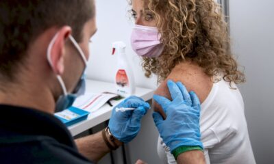 covid-19:-pour-mieux-deconfiner,-la-france-va-vacciner-a-tour-de-bras