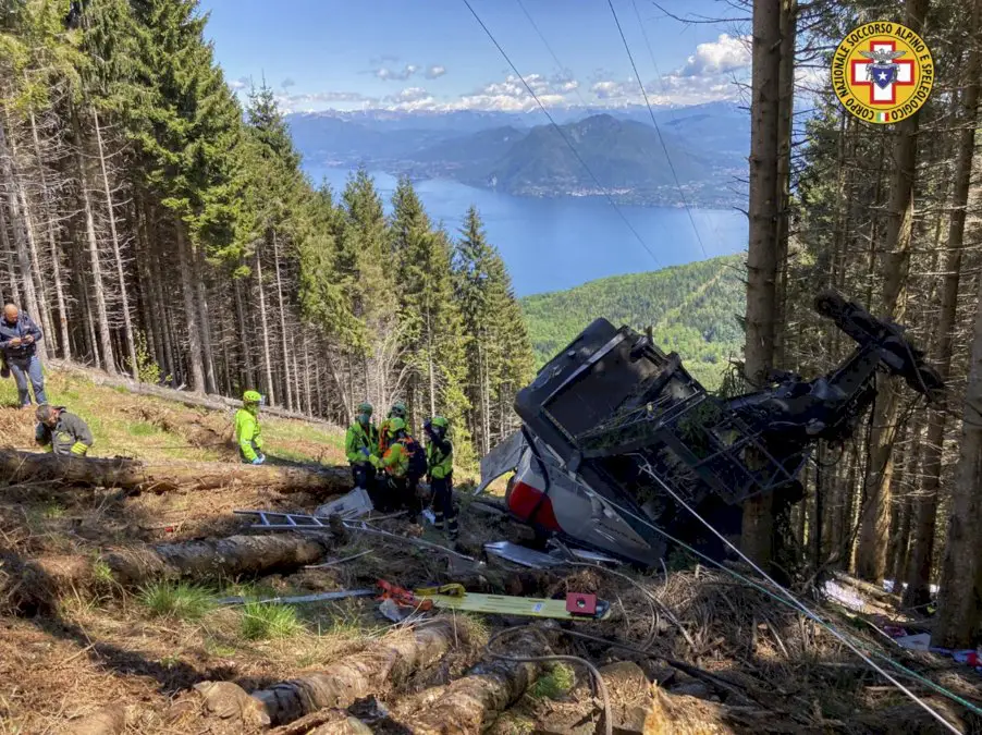 italie:-13-morts-dans-la-chute-d’un-telepherique-au-bord-du-lac-majeur