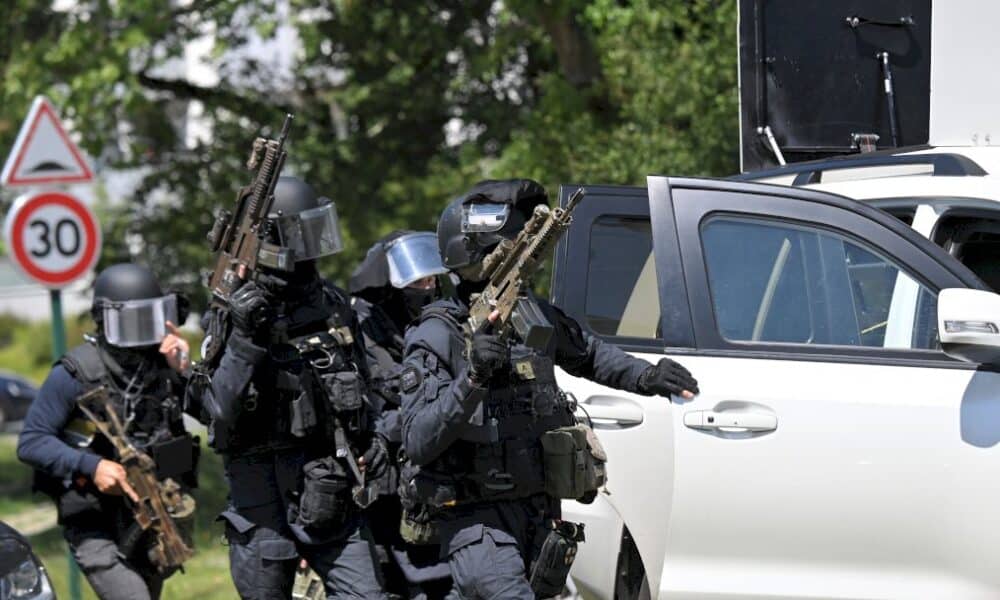 une-policiere-attaquee-au-couteau-pres-de-nantes,-son-agresseur-decede