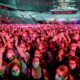 masques-mais-heureux:-la-foule-de-retour-a-bercy-pour-un-concert-test-d&rsquo;indochine