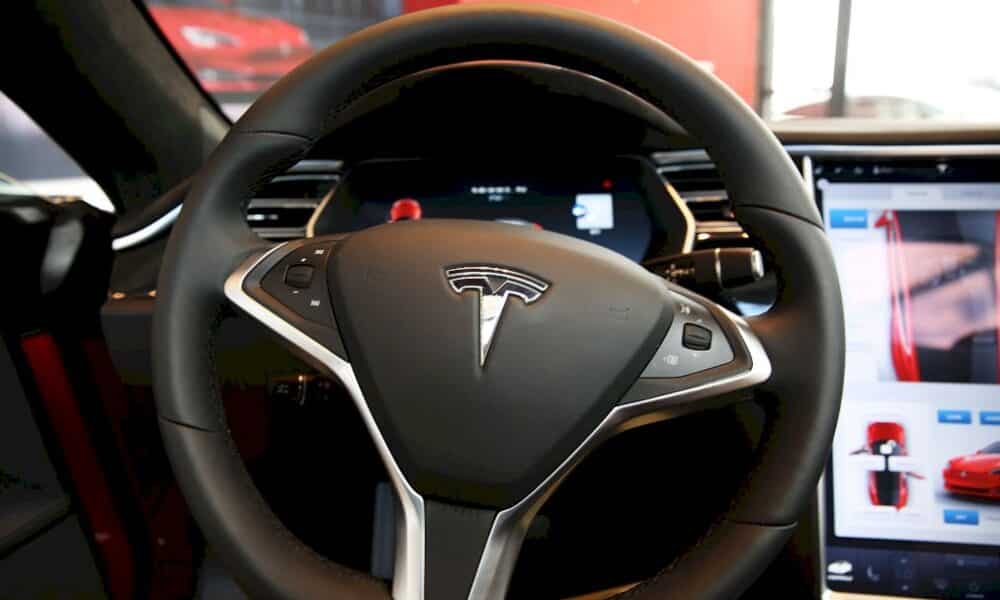 se-promener-dans-une-tesla-sans-conducteur-?-deja-un-jeu-d&rsquo;enfant-sur-youtube-et-tiktok