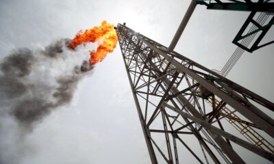 Les prix du pétrole s'envolent après l'annonce surprise de baisses de production