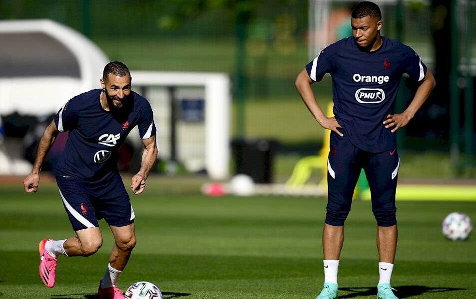 euro:-les-bleus-se-jaugent-face-aux-gallois,-avec-l&rsquo;attraction-benzema