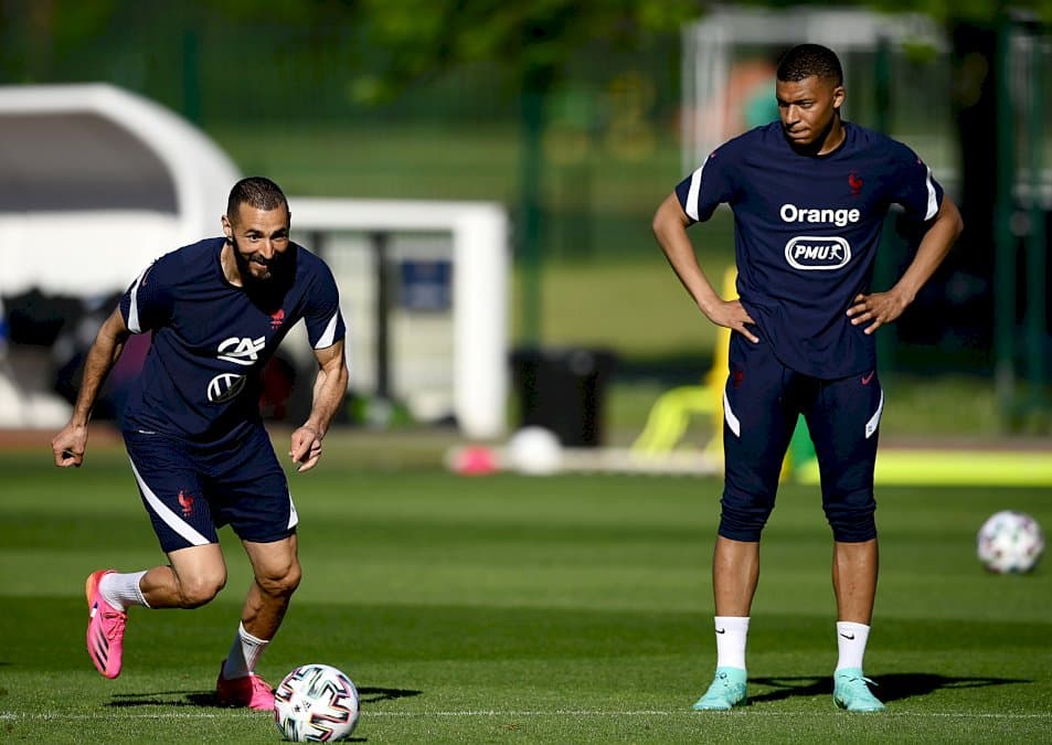 euro:-les-bleus-se-jaugent-face-aux-gallois,-avec-l&rsquo;attraction-benzema