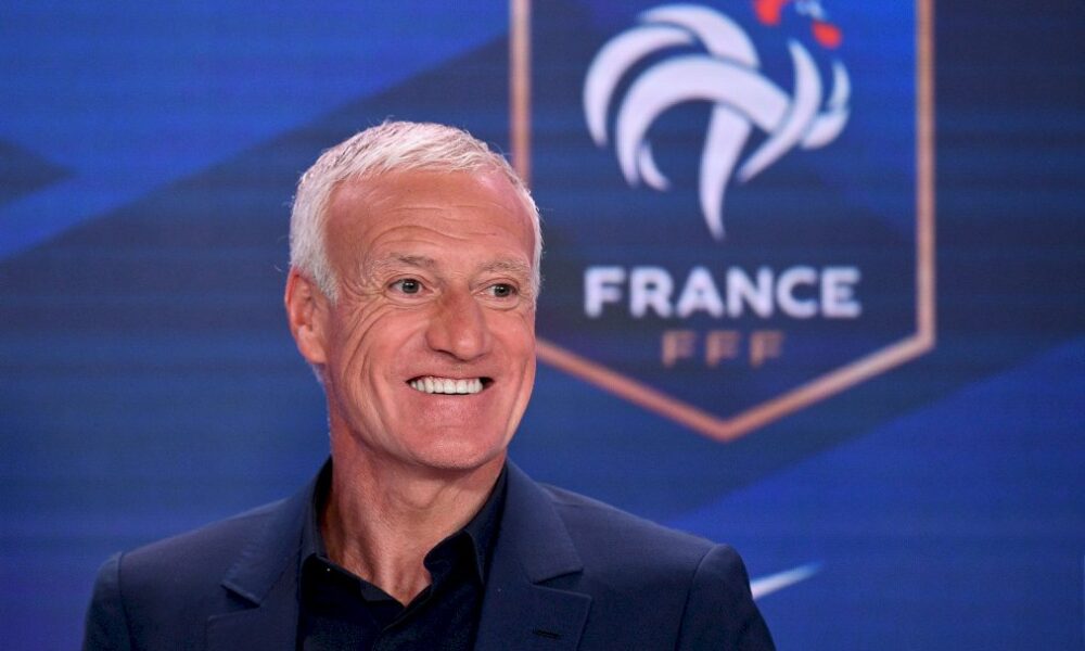 bleus:-« la-proximite-n’empeche-pas-le-respect-et-l&rsquo;autorite »,-dit-deschamps-a-l&rsquo;afp