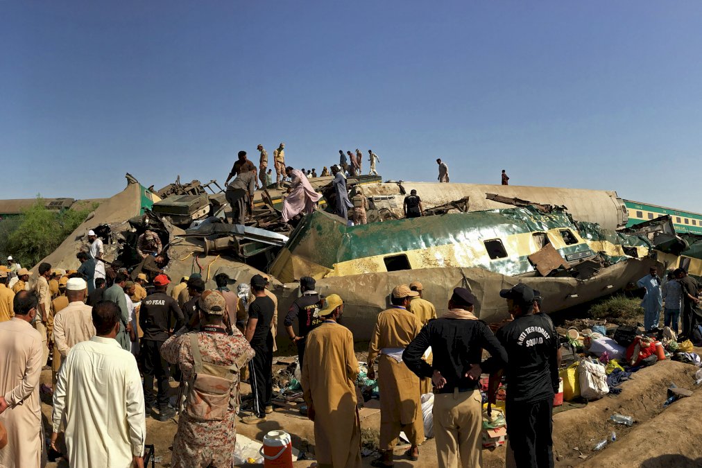 pakistan:-au-moins-40-morts-dans-un-double-accident-ferroviaire