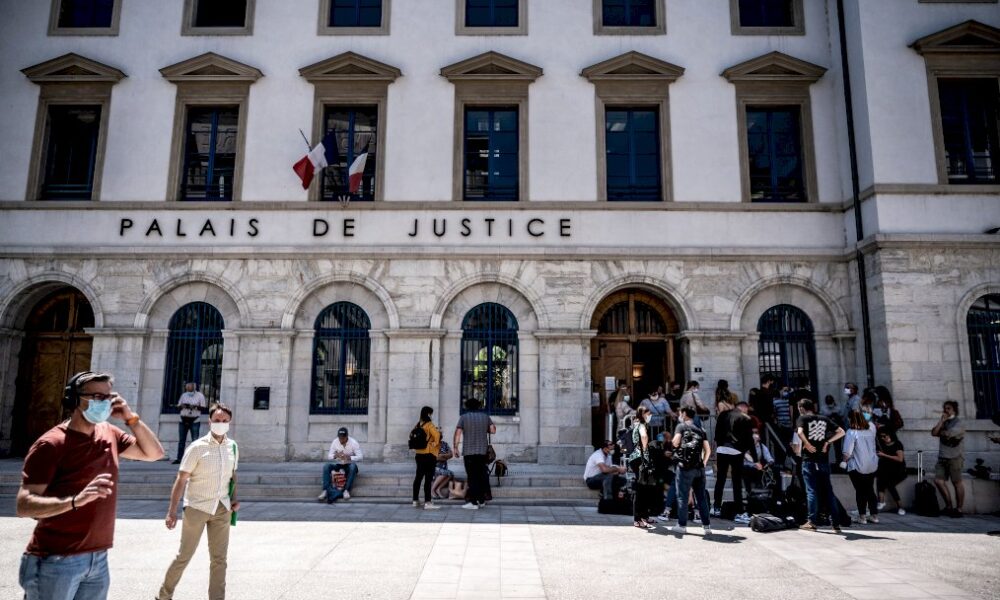 gifle-a-macron:-damien-tarel-condamne-a-quatre-mois-ferme-et-incarcere