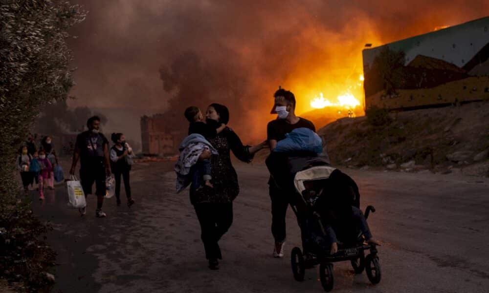 grece:-proces-de-jeunes-afghans-accuses-d&rsquo;avoir-mis-le-feu-au-camp-de-moria-a-lesbos