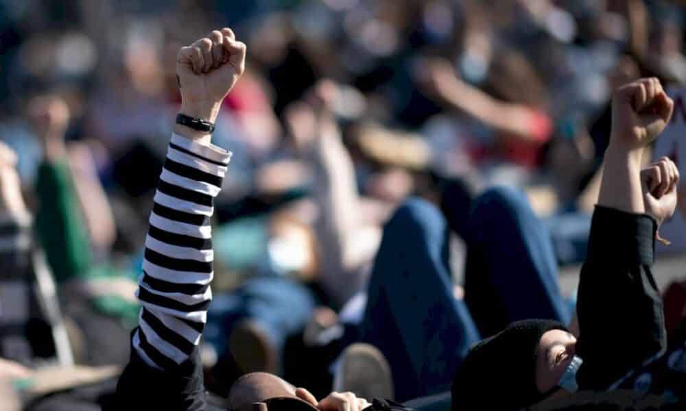 la-gauche-politique,-associative-et-syndicale-defile-contre-l&rsquo;extreme-droite