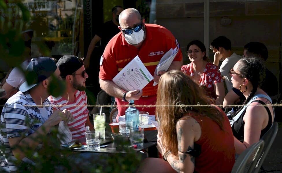 covid:-premier-week-end-avec-de-vraies-soirees,-30-millions-de-piqures