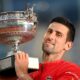 roland-garros:-djokovic-renverse-tsitsipas-et-s&rsquo;offre-son-19e-titre-en-grand-chelem
