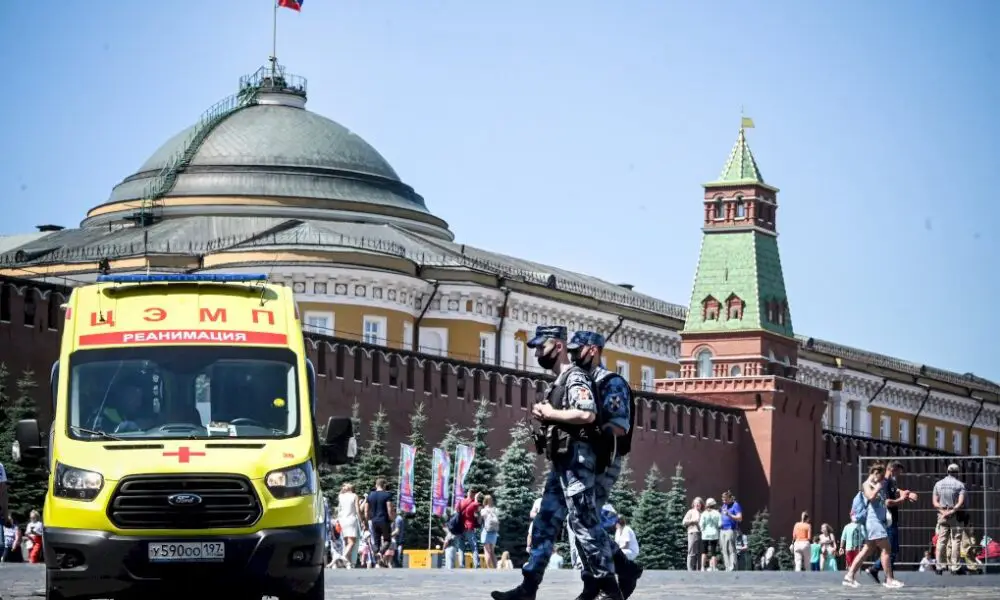 covid-en-russie:-nouveau-record-de-cas-a-moscou-pour-le-second-jour-consecutif