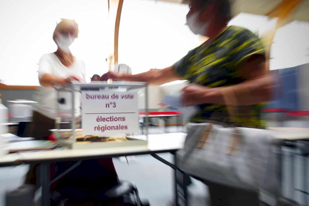 regionales:-la-participation-s&rsquo;effondre,-les-sortants-bien-places