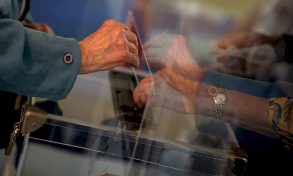 regionales:-l&rsquo;heure-des-tractations-apres-un-1er-tour-plombe-par-l&rsquo;abstention