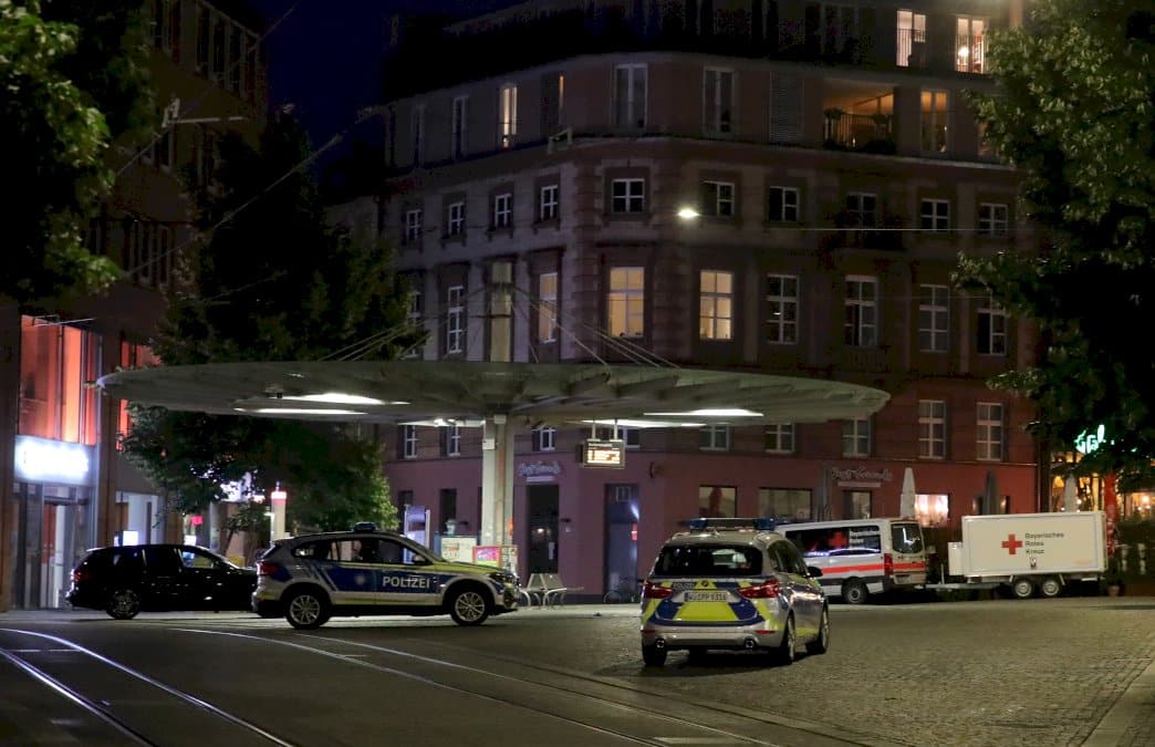 sous-le-choc-d&rsquo;une-attaque-meurtriere,-l&rsquo;allemagne-enquete-sur-les-motivations-de-l&rsquo;agresseur