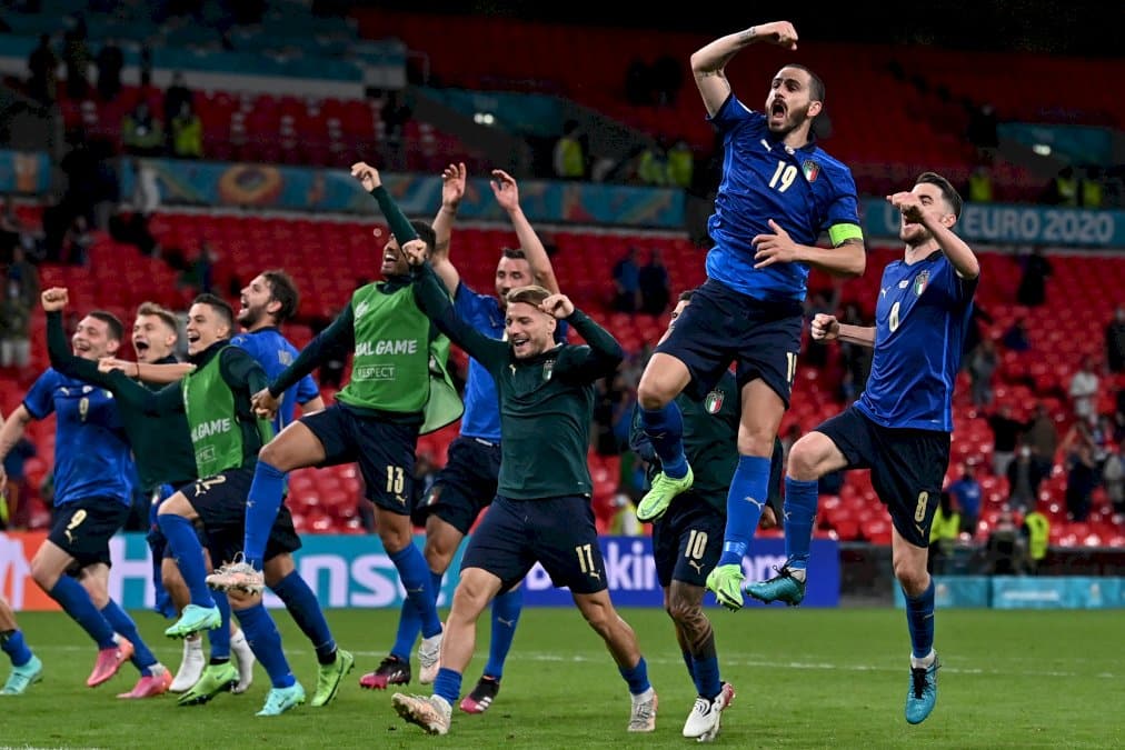 euro:-l&rsquo;italie-arrache-son-quart-au-bout-de-la-nuit,-le-danemark-epate