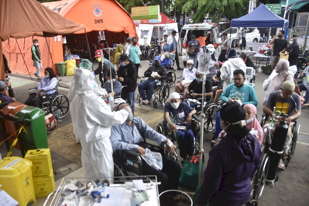 covid:-record-de-morts-a-moscou,-restrictions-en-asie-pacifique