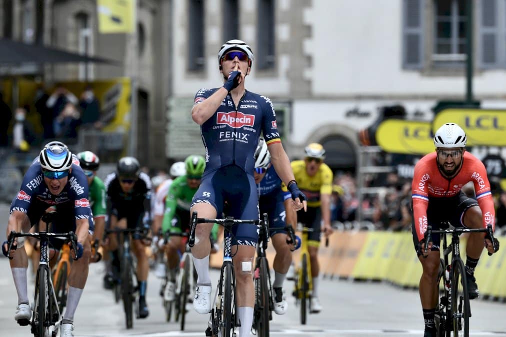 tour-de-france:-merlier-sort-vainqueur-de-l&rsquo;hecatombe