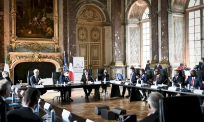 a-versailles,-la-france-vante-ses-atouts-aux-investisseurs-etrangers