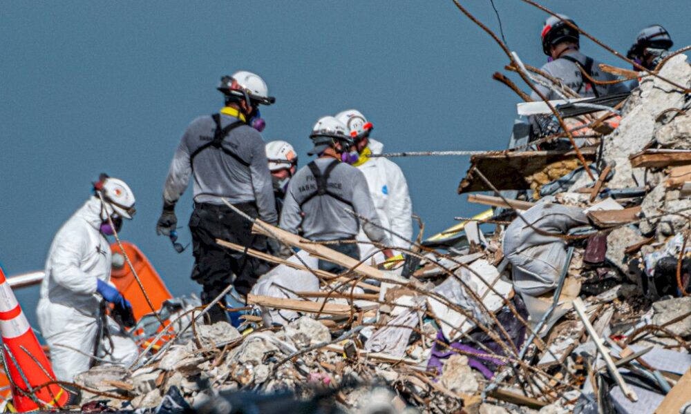 24-morts-dans-l&rsquo;immeuble-effondre-en-floride,-le-reste-du-batiment-bientot-detruit