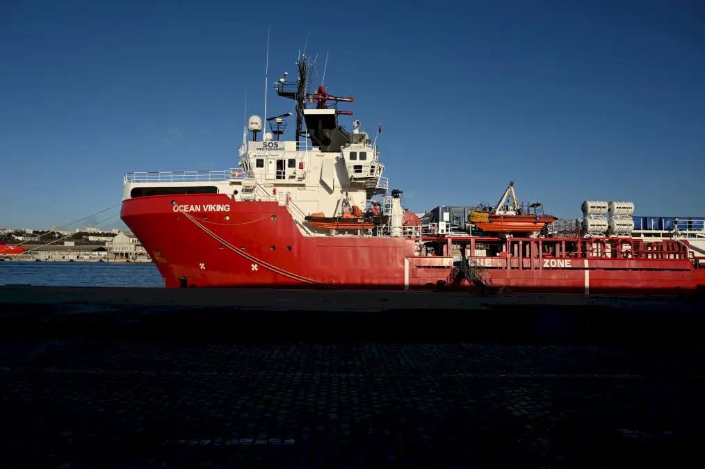 369-migrants-secourus-dans-la-nuit-en-mediterranee-a-bord-de-l’ocean-viking