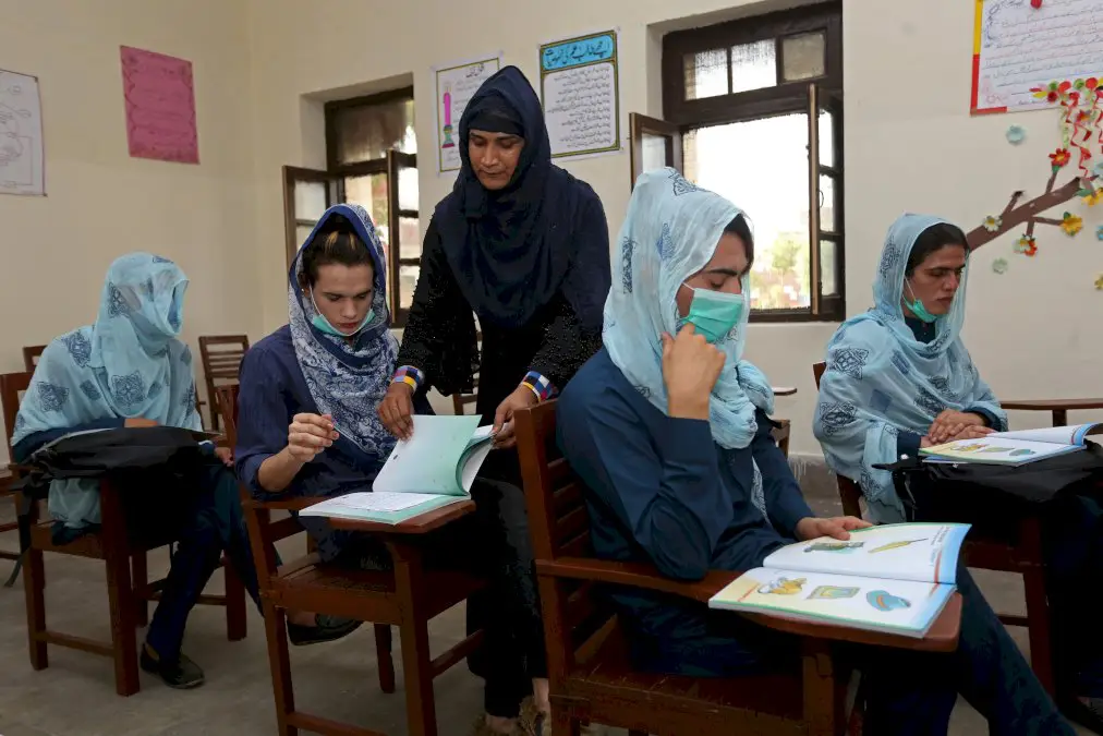 une-ecole-publique-pour-les-transgenres-ouvre-au-pakistan,-une-premiere