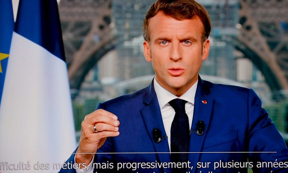 macron-deploie-les-grands-moyens-pour-imposer-la-vaccination