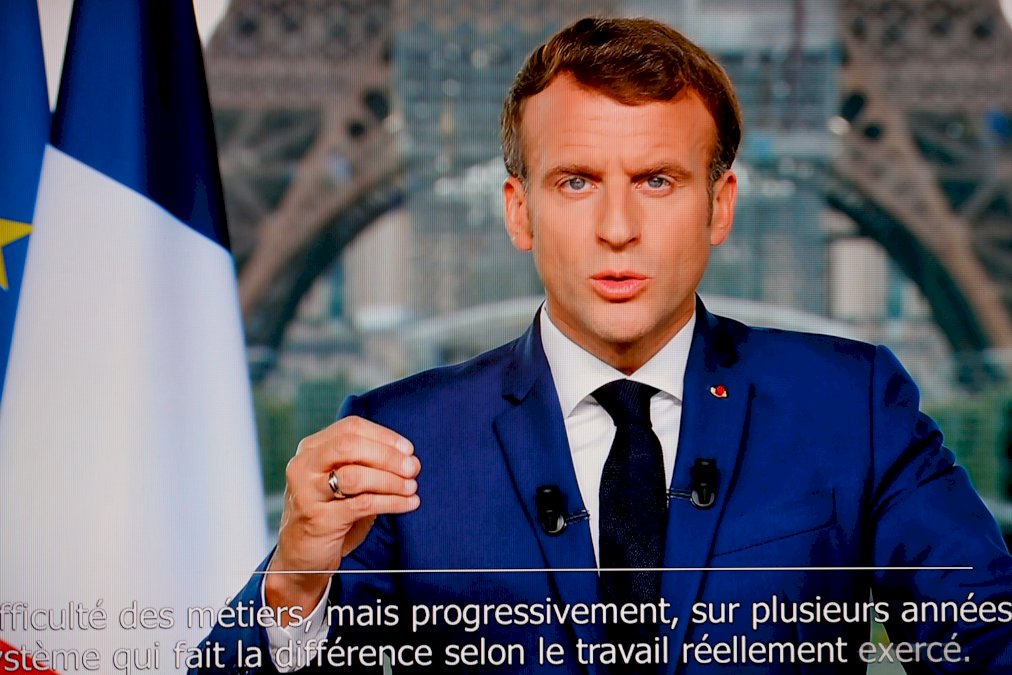 macron-deploie-les-grands-moyens-pour-imposer-la-vaccination
