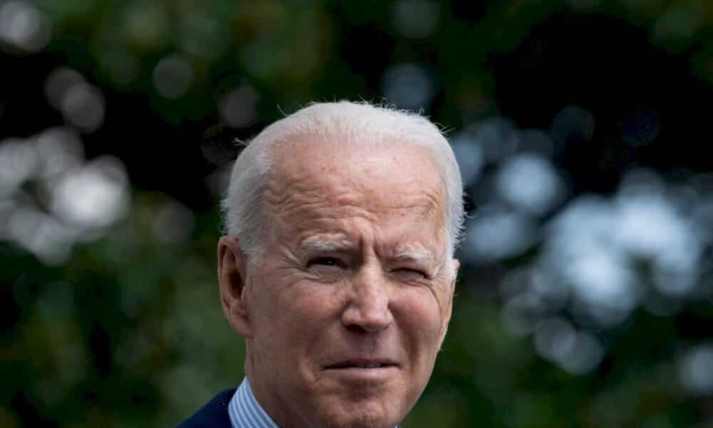 vaccins:-passe-d&rsquo;armes-entre-biden-et-facebook-sur-la-desinformation