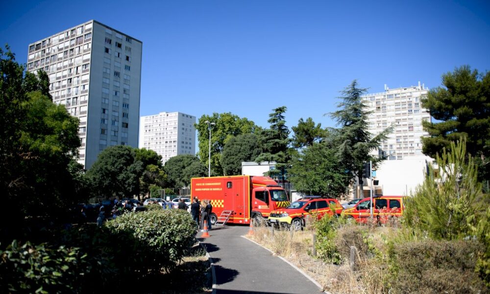 trois-personnes-meurent-dans-l&rsquo;incendie-d&rsquo;un-immeuble-en-partie-squatte-a-marseille