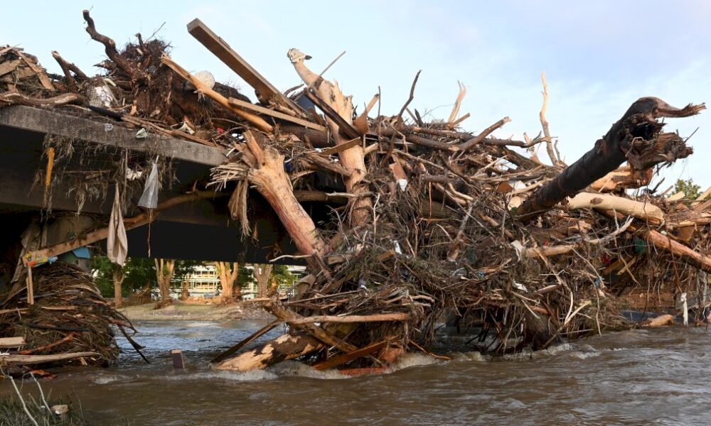 merkel-au-chevet-des-victimes-des-inondations-meurtrieres-en-europe