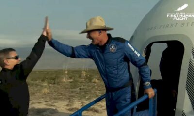 a-bord-de-sa-fusee-blue-origin,-jeff-bezos-realise-a-son-tour-son-reve-d&rsquo;espace