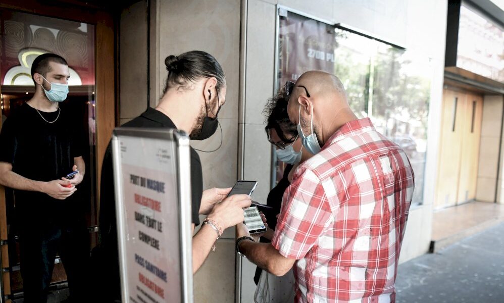 pass-sanitaire:-l&rsquo;executif-veut-aller-« tres-vite »,-l&rsquo;opposition-ne-lache-rien