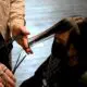des-cheveux-pour-nettoyer-les-oceans:-les-coiffeurs-britanniques-s’engagent-pour-la-planete
